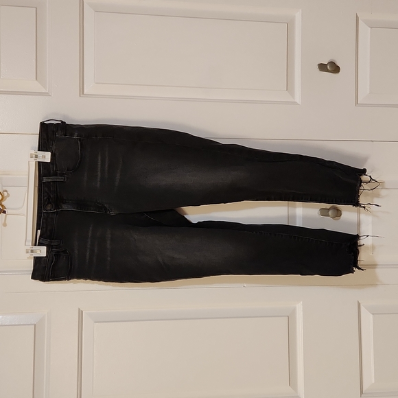 GAP Denim - 3/$20🎄Gap Universal Mid Rise Jeggings Black Frayed 33/16R